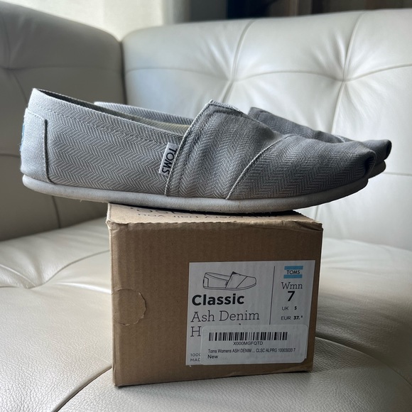 2 for $10 TOMS Ash Grey Denim Herringbone Alpargatas - Picture 2 of 6